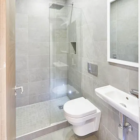 Apartment Host & - One *