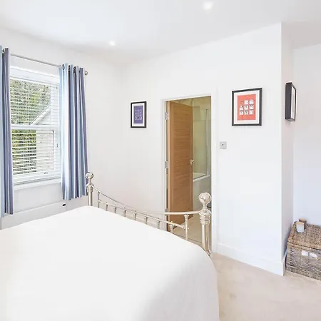 Host & - One Apartment *